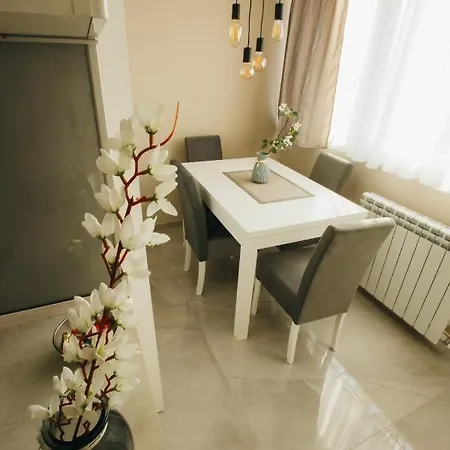 Lazaro Apartment *