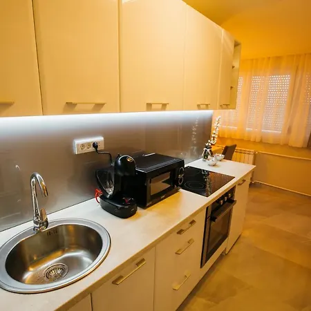 Lazaro Apartment