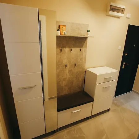 Lazaro Apartment *