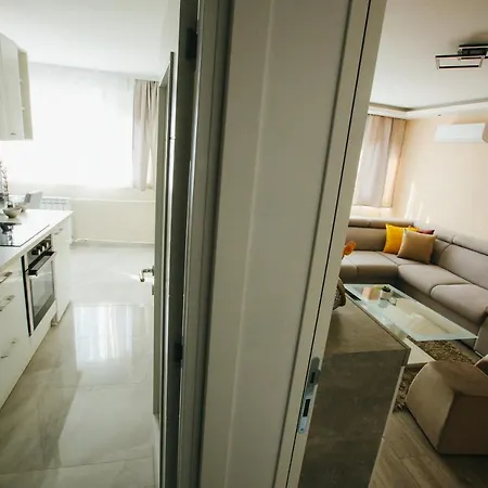 Apartment Lazaro *
