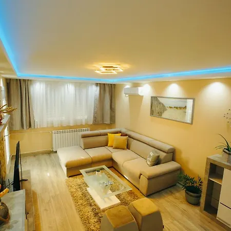 Apartment Lazaro *